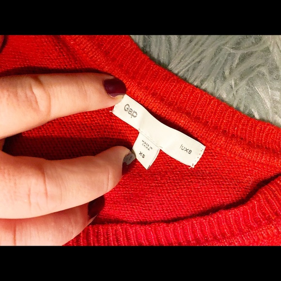 Red Gap sweater - Picture 2 of 4